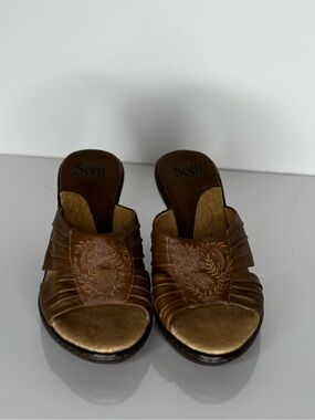 Söfft brown leather slide sandals, size 6.5